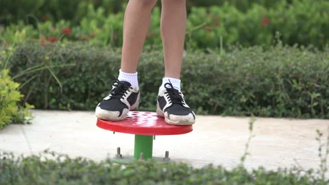 Close up foot of kid playing and exercise on outdoor public gym equipment Stock-Footage 135540310