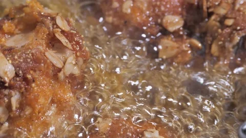 Close up footage of Chef preparing frying chicken Video stock 235390764