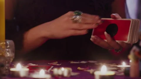 Close up footage of two hands shuffling and adjusting tarot cards Video stock 143509173