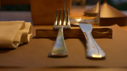 Close up fork and knife set on a table. Fine dining restaurant. Panning 4K 库存影片 282571654