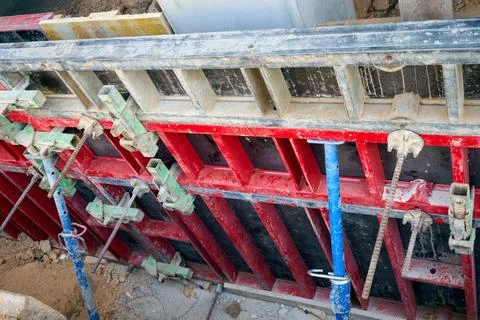 Close-up of formwork during the construction of a reinforced concrete wall. Fotos de archivo