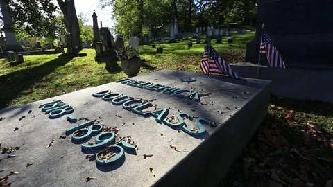 Close Up: Frederick Douglass headstone Vidéo 82040225