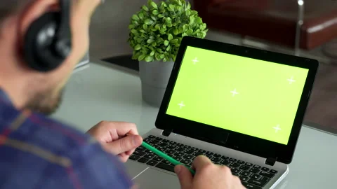 Close-up freelancer male hands using green screen chroma key laptop typing Stock-Footage 144841802