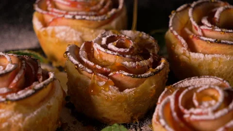 Close Up of Fresh Apple Rose Pie with Caramel Topping 4K 스톡 동영상 130763739