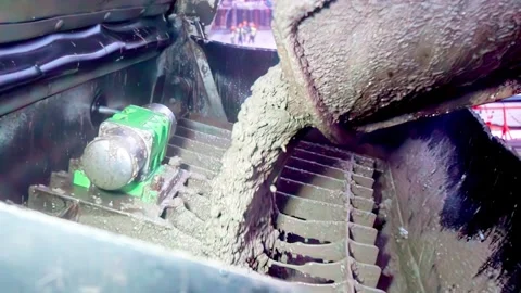 Close-Up of Fresh Concrete Pouring Through Metal Grate Vídeos de archivo 325056920