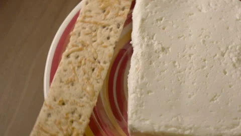Close-up of fresh cottage cheese on a red platter indoors. Vídeo Stock 135223545