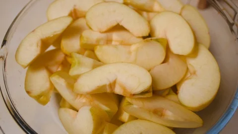 Close-up of fresh green apple slice fruit of fresh organic foods. Vidéo 127114453