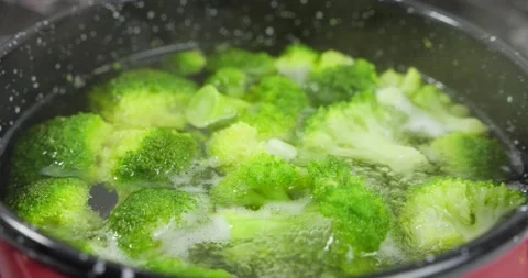 Close up of fresh green broccoli cooked boiled in a pot, Healthy vegetables. Stock Footage 160093168