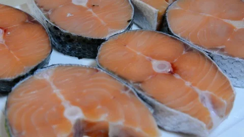Close up fresh salomon steak.  fresh fish counter full with diverse - organic fi Vidéo 120572091