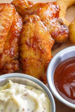 Close-up fried chicken wings Stock-Fotos
