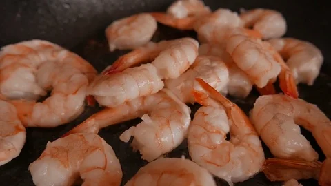 Close up of fried large prawns in a frying pan with oil. 4K UHD 動画素材 73234943