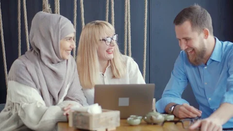 Close friends discussing something funny. Video stock 107740664