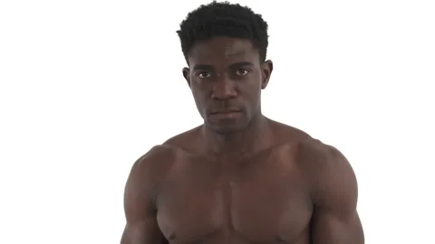 Close-up front view of an aggressive young African American sportsman in boxing Video stock 133782382