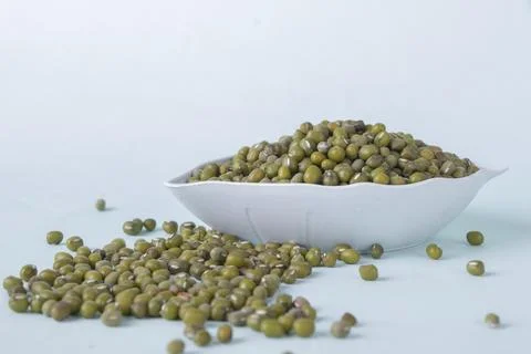 Close-up front view of a bunch of green peas (Vigna radiata), Stock Photos