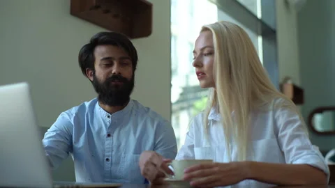 Close-up front view of two business people of bearded man and attractive blonde 스톡 동영상 162814440