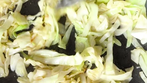 Close up fry cabbage 스톡 동영상 342315724
