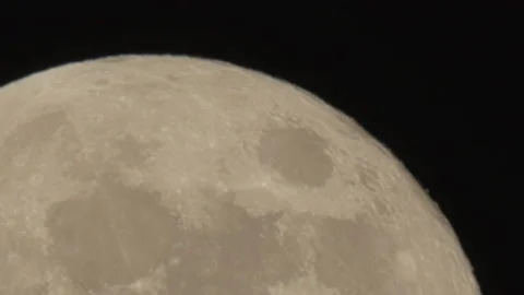 Close up of a full moon in the night sky 스톡 동영상 143169698