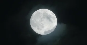 Close Up Full Moon With Stormy Clouds, 4k Stock Footage 86065589