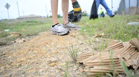 Close up of Garbage Clean up Vídeos de archivo 39637354