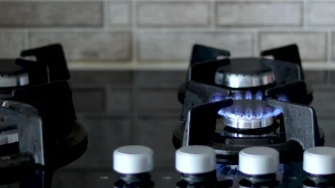 Close up gas stoves woman hand turning off or on the blue color flame Vídeo Stock 211713853