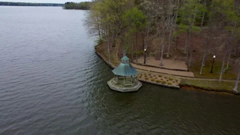 Close in gazebo fly in on lake Видео 237945323