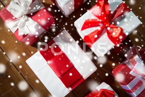 Close up of gift boxes on wooden floor from top Stock Photos