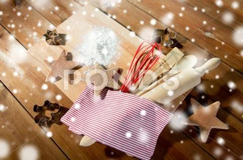 Close up of gingerbread and baking kitchenware set Stock Photos