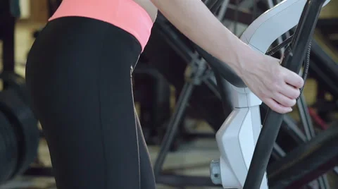 Close up of girl training on orbitrek Vídeo Stock 68805403