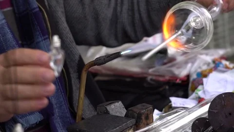 Close up of Glass Blowing Видео 70927083