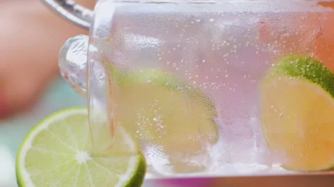Close-up of glasses with fresh lemonade Vídeo Stock 243026202