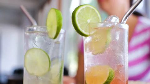 Close-up of glasses with refreshing lemonade Vídeo Stock 236417007