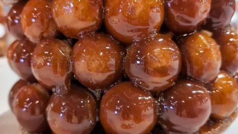 Close up of glazed croquembouche wedding cake. Piece montée Video stock 288468156