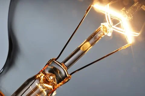 Close up glowing light bulb 库存照片