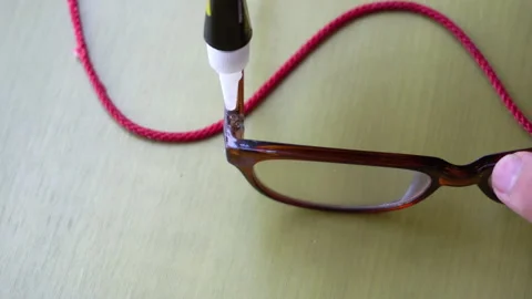Close-up by gluing some lenses and letting them dry 库存影片 149386627