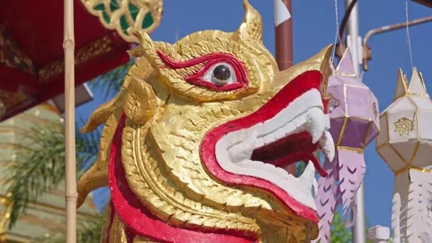 Close Up of Golden Dragon Head with Festive Lanterns 스톡 동영상 343257853
