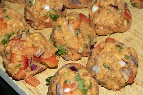 Close Up Of Golden Roasted Smashed or Crushed Potatoes on a Baking Tray Foto stock