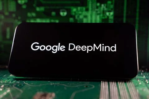 Close up of Google DeepMind logo on device with circuit board background. Foto stock