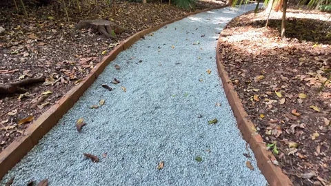 Close-Up Gravel Path with Brick Edging in São Paulo Garden, 4K Stockbeeldmateriaal 334663936