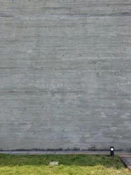 Close-up of gray concrete wall with horizontal lines Stock-Fotos