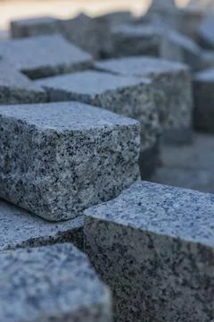 Close-Up of Gray Granite Cobblestone Blocks with Selective Focus 库存照片