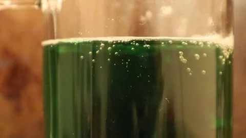 Close up green beer with bubbles in beer glass 動画素材 125194872