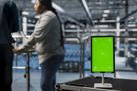 Close up of green screen tablet in front of teamworking data center admins Foto stock