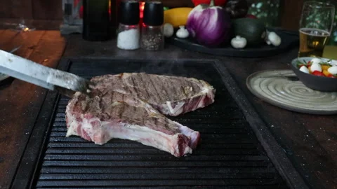 Close-up of the grilled meat steak cooking process Vídeos de archivo 280399804