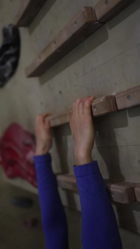 Close up of grip training on a campus board Stock Footage 339287676