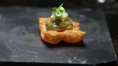 A Close Up Of A Guacamole Starter At A Fine Dining Restaurant, UK Vídeos de archivo 225282000