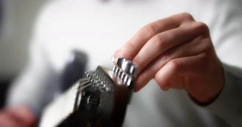 Close-up of the guitarist turns the knobs on the neck of the guitar. 库存影片 169642360