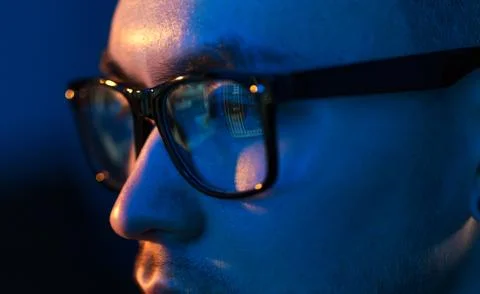 Close up of hacker in glasses looking at screen Stock-Fotos