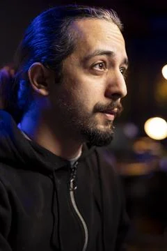 Close up of hacker in secret hideout bypassing firewalls, launching DDoS attacks Foto stock