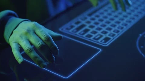 Close-up of a hacker's hands runs his fingers over the touchpad Vídeos de archivo 205006832