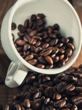 Close-up of half a cup of coffee beans Foto stock